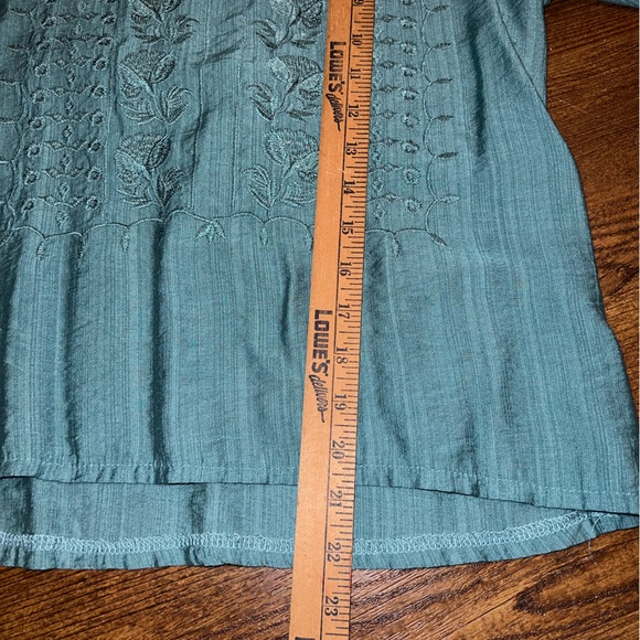 ⭐️Teal Floral Embroidered Wide Quarter Length Sleeve High Low Top Size S/M - Picture 8 of 9